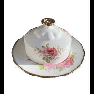 ROYAL ALBERT AMERICAN BEAUTY DOMED BUTTER DISH PINK ROSES GREEN LEAVES GOLD TRIM